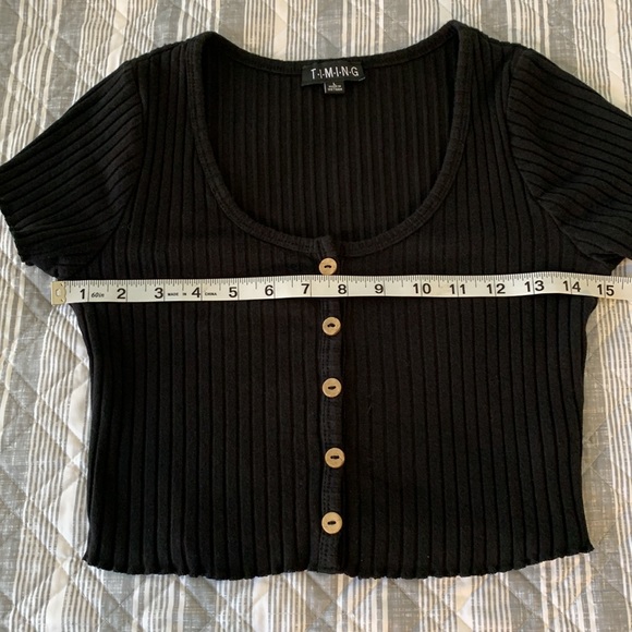 💥3 for $10💥 Timing Crop Top - Picture 2 of 4